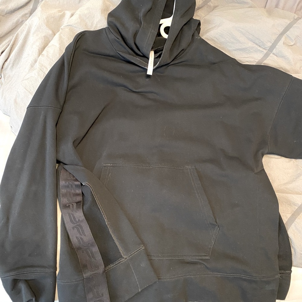 Oversized Fabletics sweatshirt